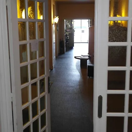 Restaurant Des Lys Отель 3*